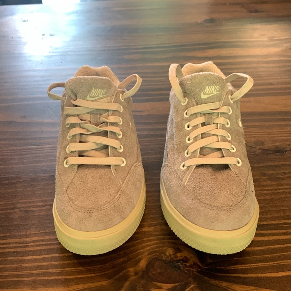 GTS woman retro koromagae moon fossil